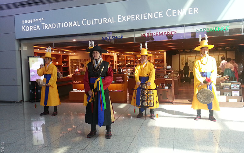 12 способів, якими аеропорти секретно маніпулюють вами