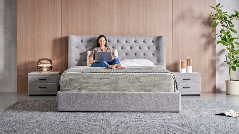 Наскільки важливо вибрати зручне ліжко для спальні
