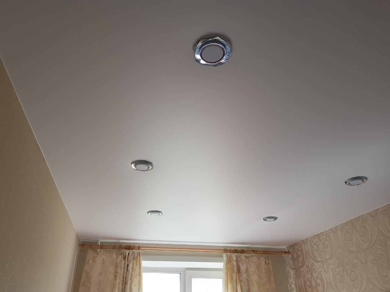 Натяжні стелі Design Group у Запоріжжі