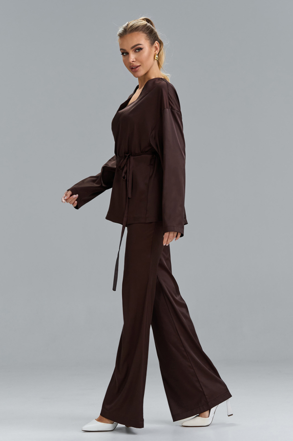 Жіночі прогулянкові костюми: як поєднати комфорт, стиль та впевненість у собі